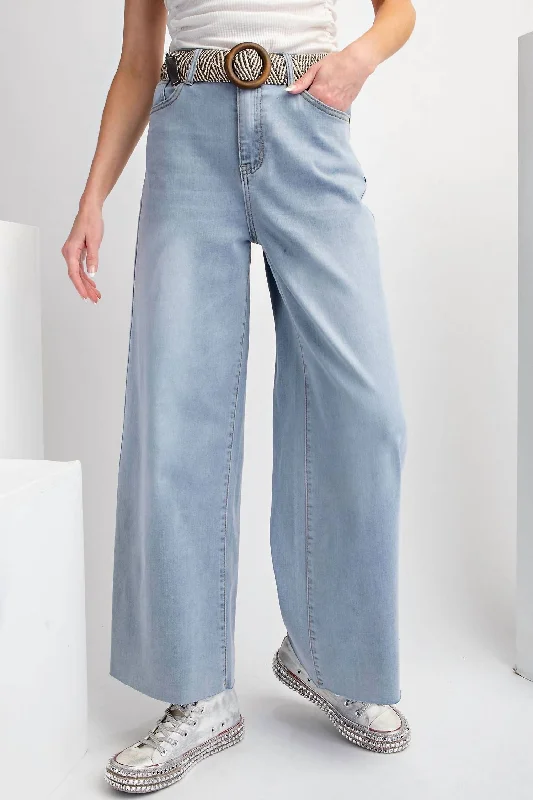 Wide Legged Jean In Light Denim Fashionable Distressed Jeans